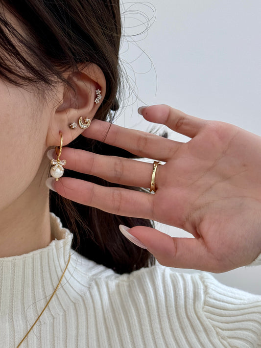 Petite Pearl Earrings 💎